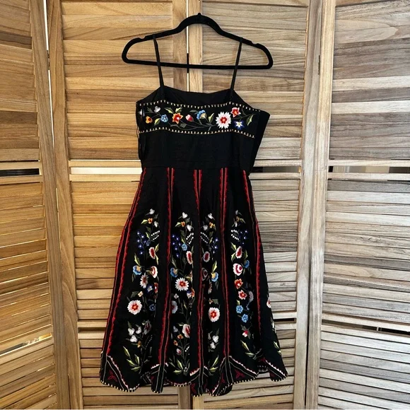 Sue Wong Linen Floral Embroidered under knee length dress size 6 Sue Wong Linen Floral Embroidered under knee length dress size 6